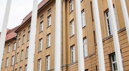 Bei mehreren Berliner Schulen gingen Drohungen ein. (Archivbild) / Foto: Annette Riedl/dpa