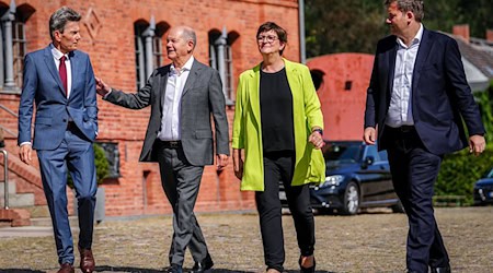 In der SPD rumort es seit den Wahldebakeln in Thüringen und Sachsen. Bei der Fraktionsklausur in Nauen kommt es zur Aussprache. / Foto: Kay Nietfeld/dpa