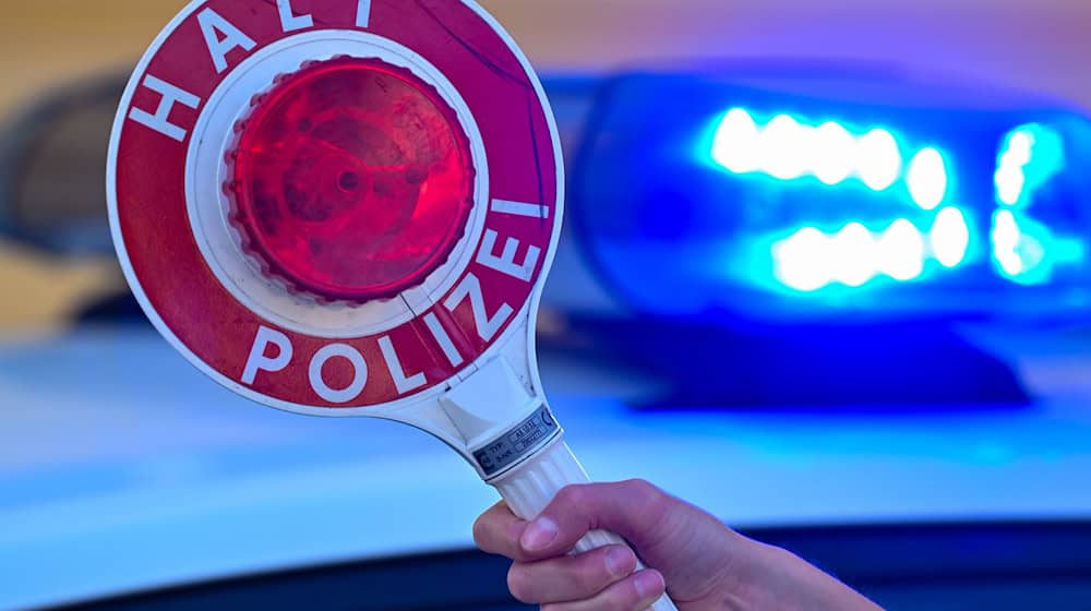 Drei Männer flüchten in Berlin-Pankow nach einem Zusammenstoß mit einer Polizeistreife vor den Beamten. (Symbolbild) / Foto: Patrick Pleul/dpa