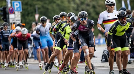 Das Skater-Rennen fand erstmals auf einem neuen Rundkurs statt. / Foto: Fabian Sommer/dpa