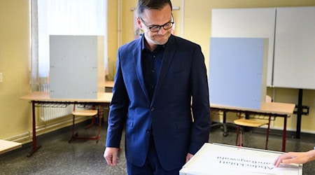 Jan Redmann lag mit seiner CDU zuletzt weit abgeschlagen hinter SPD und AfD. / Foto: Bernd von Jutrczenka/dpa