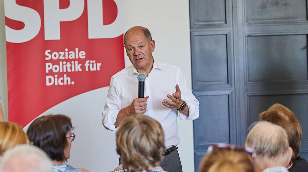 Bundeskanzler Olaf Scholz (SPD) sieht die Verantwortung für ein mögliches Scheitern der Migrationsgespräche nicht bei der Regierung.  / Foto: Joerg Carstensen/dpa