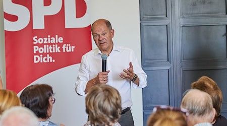 Bundeskanzler Olaf Scholz (SPD) sieht die Verantwortung für ein mögliches Scheitern der Migrationsgespräche nicht bei der Regierung.  / Foto: Joerg Carstensen/dpa