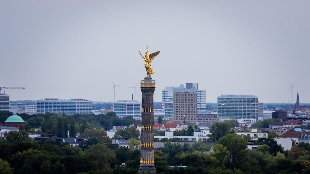 Sonne und Temperaturen bis 30 Grad werden zum Wochenstart in Berlin und Brandenburg erwartet. (Archivbild) / Foto: Christoph Soeder/dpa