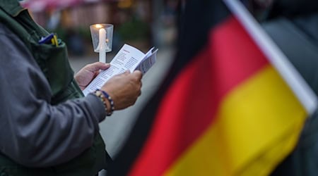 Die Initiative «3. Oktober – Deutschland singt und klingt» möchte am Tag der Einheit an über 250 Orten gemeinsam singen. (Archivbild) / Foto: Frank Rumpenhorst/dpa