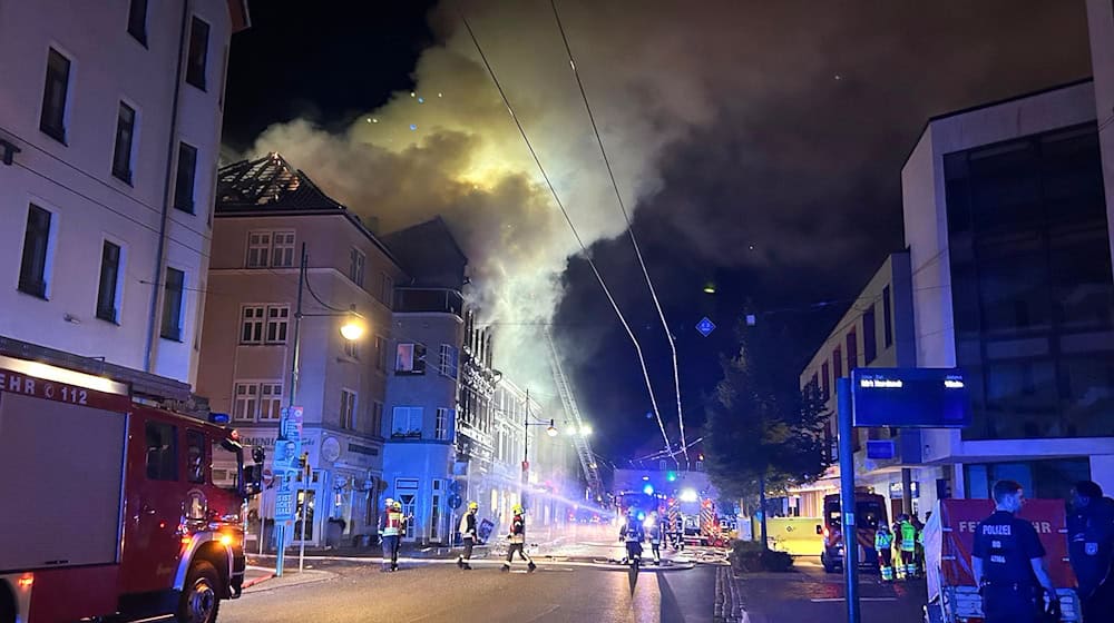 Bei einem Brand in Eberswalde sterben zwei Menschen. Die Polizei ermittelt noch zur Ursache. / Foto: -/NEWS5/dpa