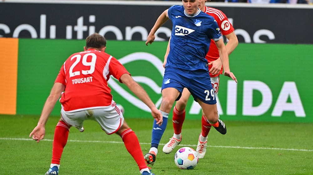 Der Däne (M.) spielte in der vergangenen Saison in Hoffenheim. / Foto: Jan-Philipp Strobel/dpa