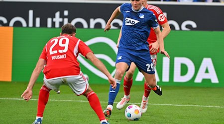 Der Däne (M.) spielte in der vergangenen Saison in Hoffenheim. / Foto: Jan-Philipp Strobel/dpa