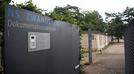 Eine Sonderausstellung des Dokumentationszentrums NS-Zwangsarbeit zeigt ab Donnerstag historische Fotos aus Karya, einem Ort des Grauens während der nationalsozialistischen Besatzung Griechenlands während des Zweiten Weltkriegs.(Archivbild) / Foto: Britta Pedersen/dpa-Zentralbild/ZB