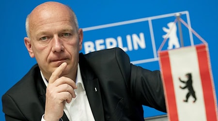 Berlins Regierender Bürgermeister Kai Wegner (CDU) hofft nach der Landtagswahl in Brandenburg auf stabile Mehrheiten für die Parteien der Mitte. (Archivfoto) / Foto: Jörg Carstensen/dpa