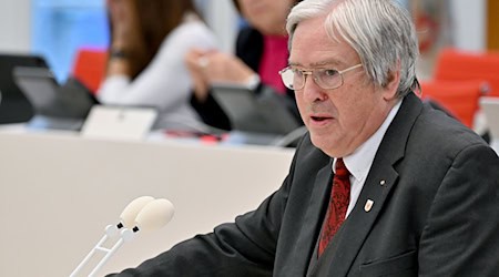 Die Wirtschaftsleistung in Brandenburg schrumpft. Brandenburgs Wirtschaftsminister Jörg Steinbach (SPD) sagt, das Land habe sich der bundesweit schlechten Konjunkturentwicklung nicht entziehen können. (Archivfoto)  / Foto: Bernd Settnik/dpa