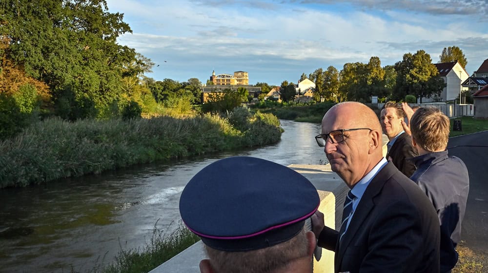 Regierungschef Woidke sagt: «Wir hoffen das Beste und bereiten uns auf das Schlimmste vor.» / Foto: Patrick Pleul/dpa