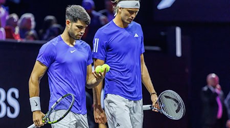 Die Tennisstars Alexander Zverev und Carlos Alcaraz kritisieren die lange Saison.  / Foto: Andreas Gora/dpa