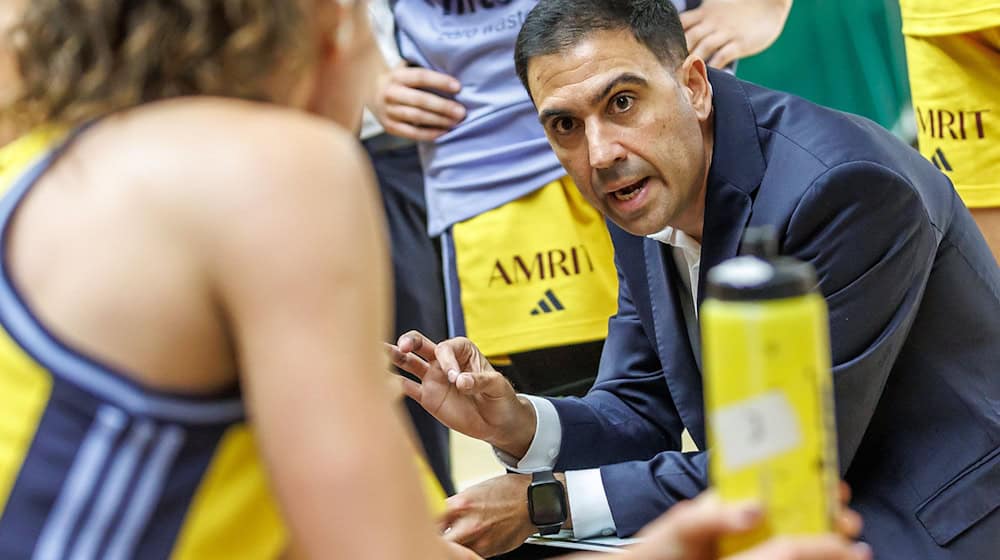 Trainer Cristo Cabrera musste mit Alba die erste Niederlage hinnehmen. / Foto: Andreas Gora/dpa