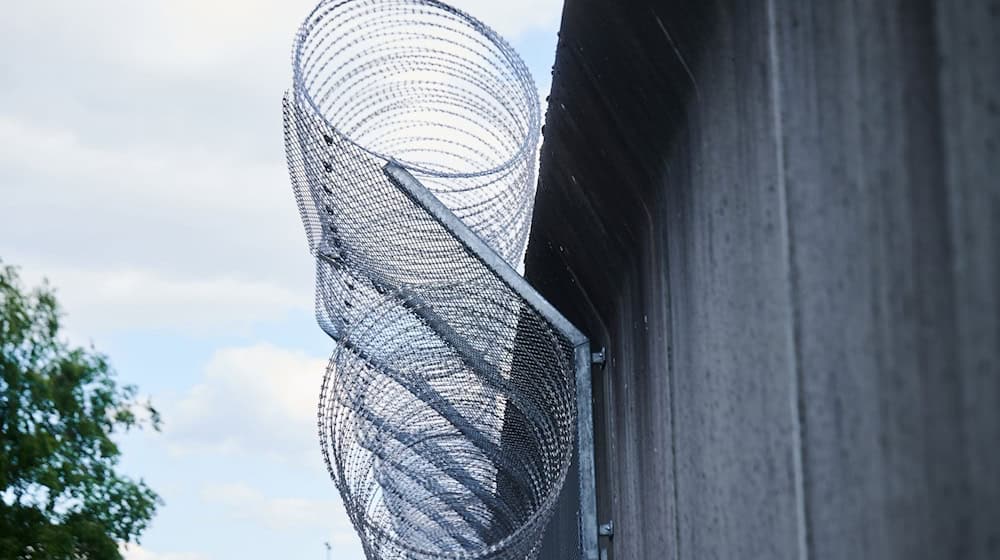 Ehrenamtliche engagieren sich im Strafvollzug. (Symbolbild)  / Foto: Annette Riedl/dpa