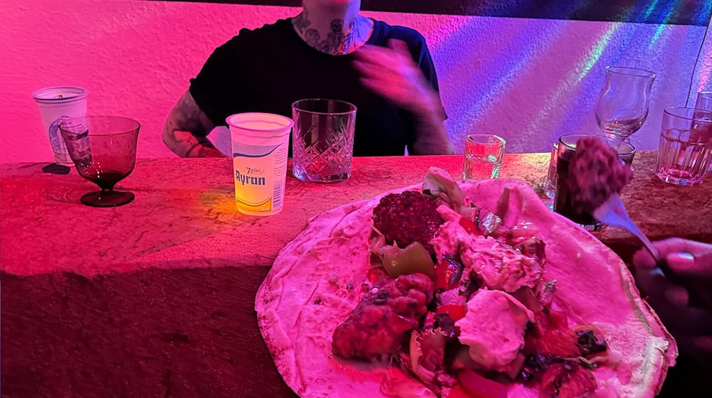 «Wenn es nur um Sex geht, ist man bei uns falsch.» / Foto: Privat/Candlellight Döner/dpa