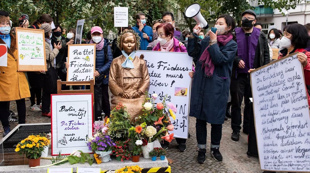 Ein Eilantrag soll den Abbau der «Friedensstatue Ari» verhindern. (Archivbild) / Foto: Bernd von Jutrczenka/dpa