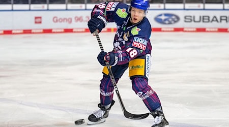 Nationalspieler Jonas Müller erzielte in der Overtime den Siegtreffer der Eisbären gegen Wolfsburg. / Foto: Ulrich Gamel/Kolbert-Press/dpa