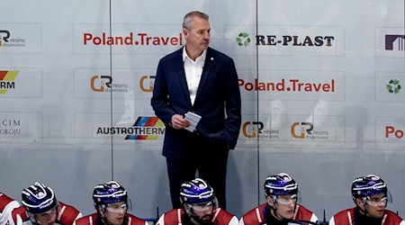 Eisbären-Coach Aubin und sein Team kassieren in Fribourg eine herbe Niederlage. / Foto: Michal Meissner/PAP/dpa