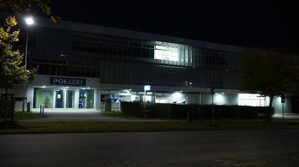 An einem Einsatz rund um die Festnahme eines mutmaßlichen IS-Unterstützers in Bernau waren auch Brandenburger Polizisten beteiligt. / Foto: Maximilian Specht/dpa