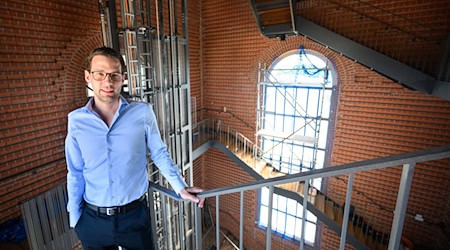 Im August wurde die neue Garnisonkirche in Potsdam eingeweiht und eine Ausstellung eröffnet. Pfarrer Jan Kingreen ist mit dem Besucherecho zufrieden. (Archivbild) / Foto: Bernd von Jutrczenka/dpa