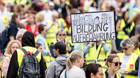 Die Gewerkschaft Verdi will gegen eine Entscheidung des Arbeitsgerichts in Berufung gehen, das einen unbefristeten Streik in kommunalen Kitas untersagt hatte. (Archivbild)  / Foto: Fabian Sommer/dpa