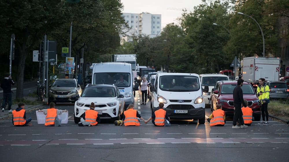 Verfassungsbeschwerde gegen Verurteilung nach einer Sitzblckade der Letzten Generation / Foto: Sebastian Christoph Gollnow/dpa