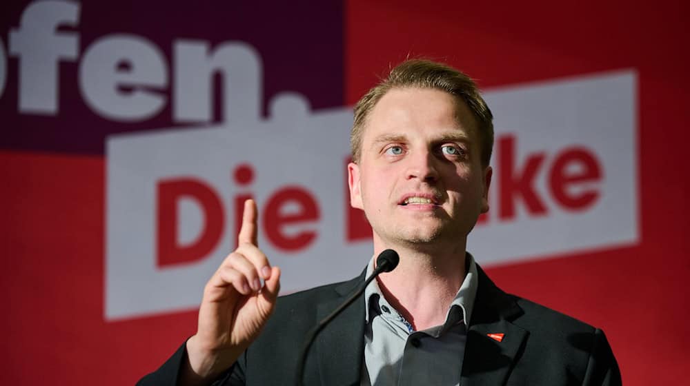 Linke-Landesvorsitzender Maximilian Schirmer sieht bei der Aufarbeitung des Landesparteitags noch Diskussionsbedarf. (Archivfoto) / Foto: Annette Riedl/dpa