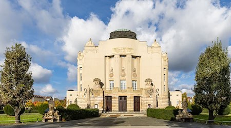 Im Staatstheater Cottbus wurden die traditionellen Max-Grünebaum-Preise verliehen (Archivbild). / Foto: Frank Hammerschmidt/dpa