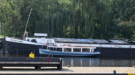 Nach einem Unglück auf einem Partyboot mit mehreren Verletzten wurden Details zur Ursache herausgegeben. (Archivbild) / Foto: Jens Kalaene/dpa