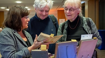 Bücher stammen aus dem Besitz von Lilli Henoch / Foto: Soeren Stache/dpa