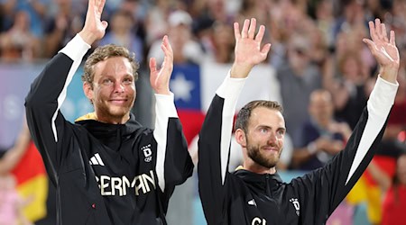 Nils Ehlers (l) war der überragende Akteur bei den Olympischen Spielen in Paris. / Foto: Rolf Vennenbernd/dpa