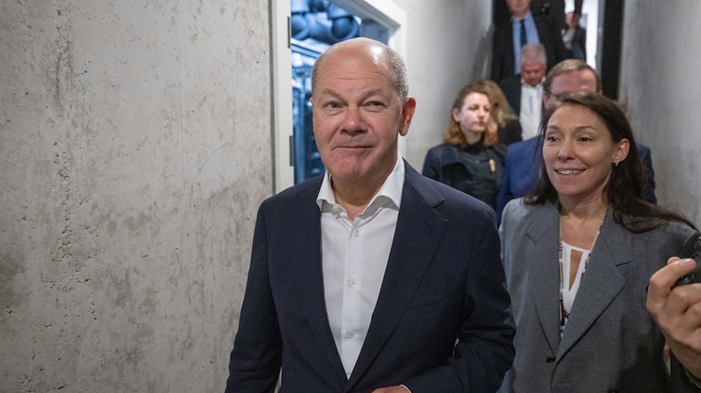 Der Bundeskanzler und SPD-Bundestagsabgeordnete Olaf Scholz zeigt sich zuversichtlich mit Blick auf Gespräche von SPD und BSW in Brandenburg. / Foto: Christophe Gateau/dpa