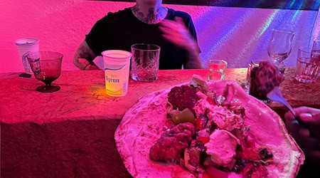 «Wenn es nur um Sex geht, ist man bei uns falsch.» / Foto: Privat/Candlellight Döner/dpa