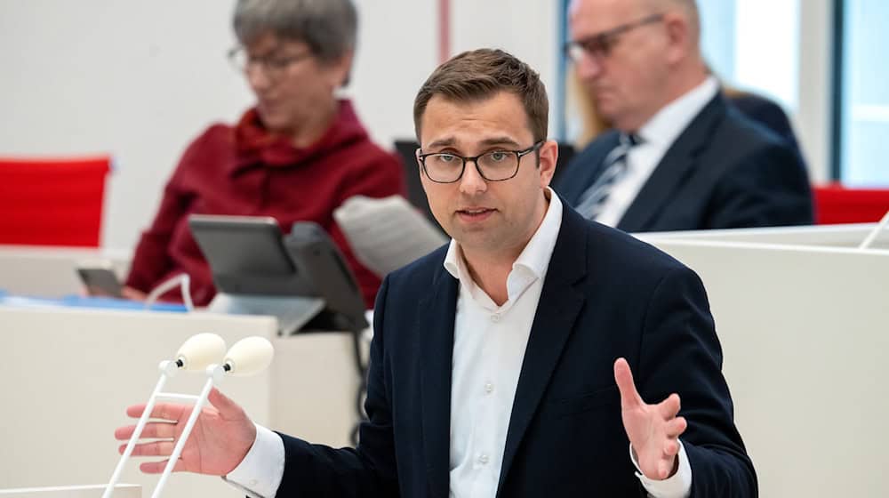 Der Brandenburger SPD-Landtagsabgeordnete Erik Stohn hält eine deutliche Abgrenzung zur AfD für notwendig. (Archivbild)  / Foto: Soeren Stache/dpa