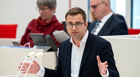 Der Brandenburger SPD-Landtagsabgeordnete Erik Stohn hält eine deutliche Abgrenzung zur AfD für notwendig. (Archivbild)  / Foto: Soeren Stache/dpa