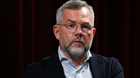 Der SPD-Politiker Roth hat die Brandenburger SPD scharf für deren Sondierungspapier mit dem BSW kritisiert. (Archivbild) / Foto: Hendrik Schmidt/dpa