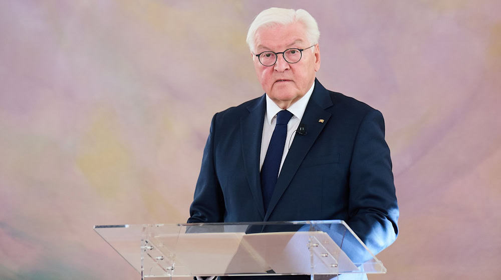 Bundespräsident Frank-Walter Steinmeier hofft auf eine politische Lösung für ein Ende des Kriegs im Nahen Osten (Archivbild) / Foto: Annette Riedl/dpa