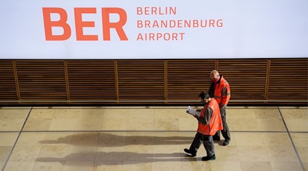 Die Beschäftigten der Flughafengesellschaft Berlin-Brandenburg am BER bekommen mehr Geld. (Archivbild) / Foto: Soeren Stache/dpa-Zentralbild/dpa