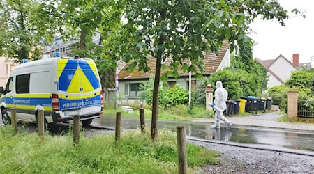 Die Polizei bittet um Hinweise zu den Aufenthaltsorten der verdächtigen Person. (Archivbild) / Foto: Christian Pörschmann/TNN/dpa