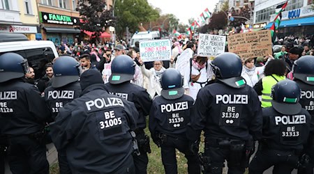 Tumulte bei Pro-Palästina-Demonstration. / Foto: Joerg Carstensen/dpa