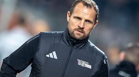 Union-Coach Bo Svensson sieht eine Entwicklung bei Mittelfeldspieler Robert Skov.  / Foto: Andreas Gora/dpa