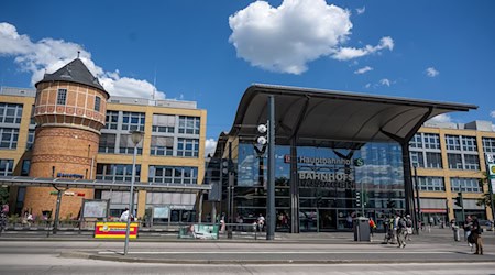 Der Potsdamer Hauptbahnhof soll in den kommenden zwei Jahren an Attraktivität gewinnen.  / Foto: Monika Skolimowska/dpa