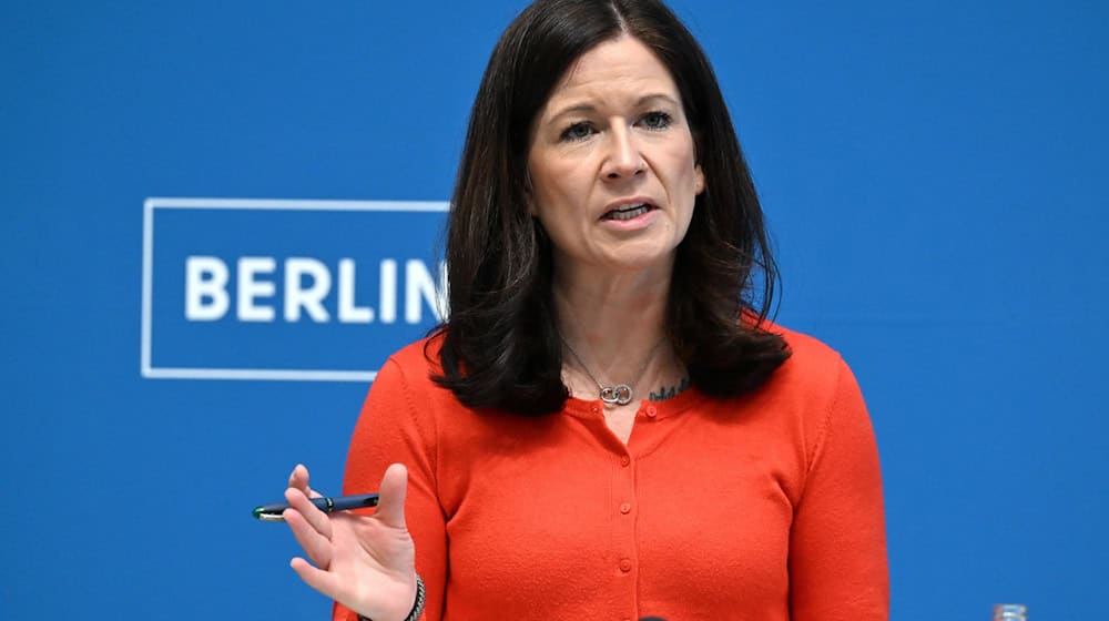 Berlins Bildungssenatorin Katharina Günther-Wünsch (CDU) will sich in Kopenhagen unter anderem über frühkindliche Sprachförderung und Berufsorientierung für Jugendliche informieren. (Archivbild) / Foto: Soeren Stache/dpa