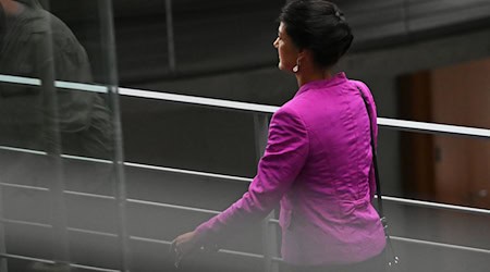 BSW-Chefin Sahra Wagenknecht bezeichnet die Thüringer Einigung zur Friedensfrage als Fehler.  / Foto: Anna Ross/dpa