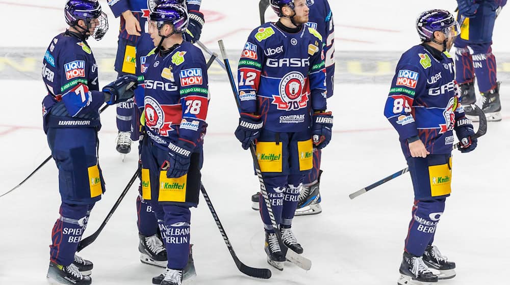 Die Eisbären Berlin verlieren das Spitzenspiel gegen Ingolstadt und müssen Platz eins abgeben. / Foto: Andreas Gora/dpa