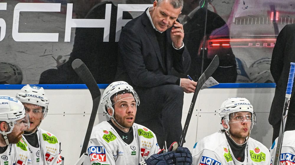 Die Eisbären Berlin mussten sich beim Vizemeister Bremerhaven knapp geschlagen geben. / Foto: Armin Weigel/dpa