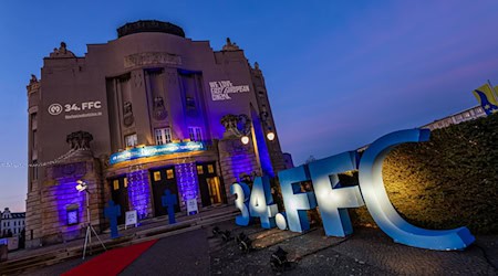 Das Filmfestival Cottbus geht in seine 34. Ausgabe. Am Abend ist es feierlich eröffnet worden.  / Foto: Frank Hammerschmidt/dpa