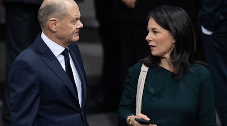 Grünen-Außenministerin Annalena Baerbock will wie SPD-Kanzler Olaf Scholz in Potsdam für die Neuwahl kandidieren. (Archivbild) / Foto: Christophe Gateau/dpa