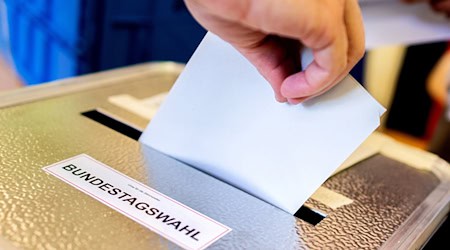 Für die vorgezogene Bundestagswahl am 23. Februar sucht Berlin noch Tausende Wahlhelfer. (Foto - Archiv) / Foto: Hauke-Christian Dittrich/dpa